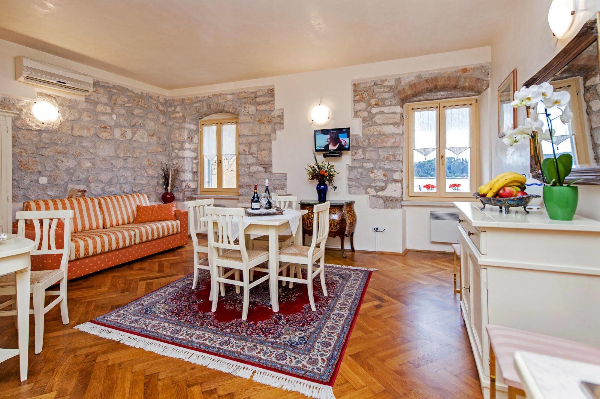 Residence - LA CARERA - by Porta Antica Rovinj Exterior foto